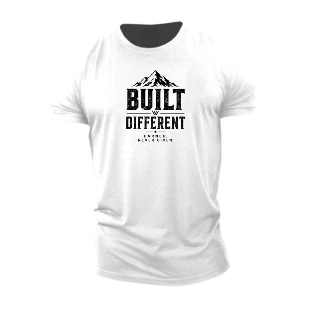 T-Shirt mit Built-Different-Emblem