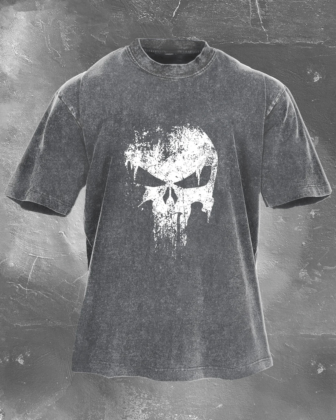 Vasket t-shirt med falmet dødningehoved