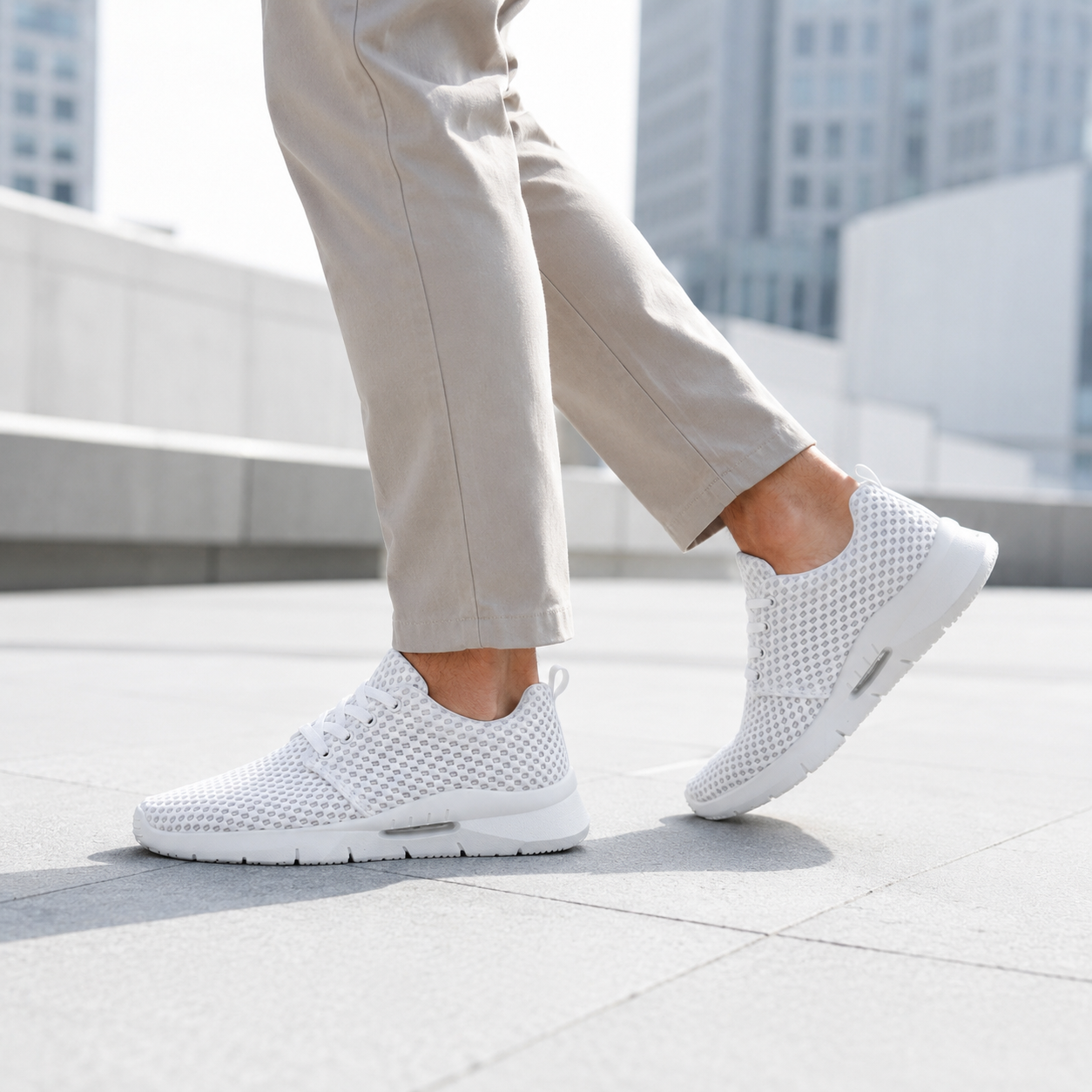WYNR Lightweight Sneakers